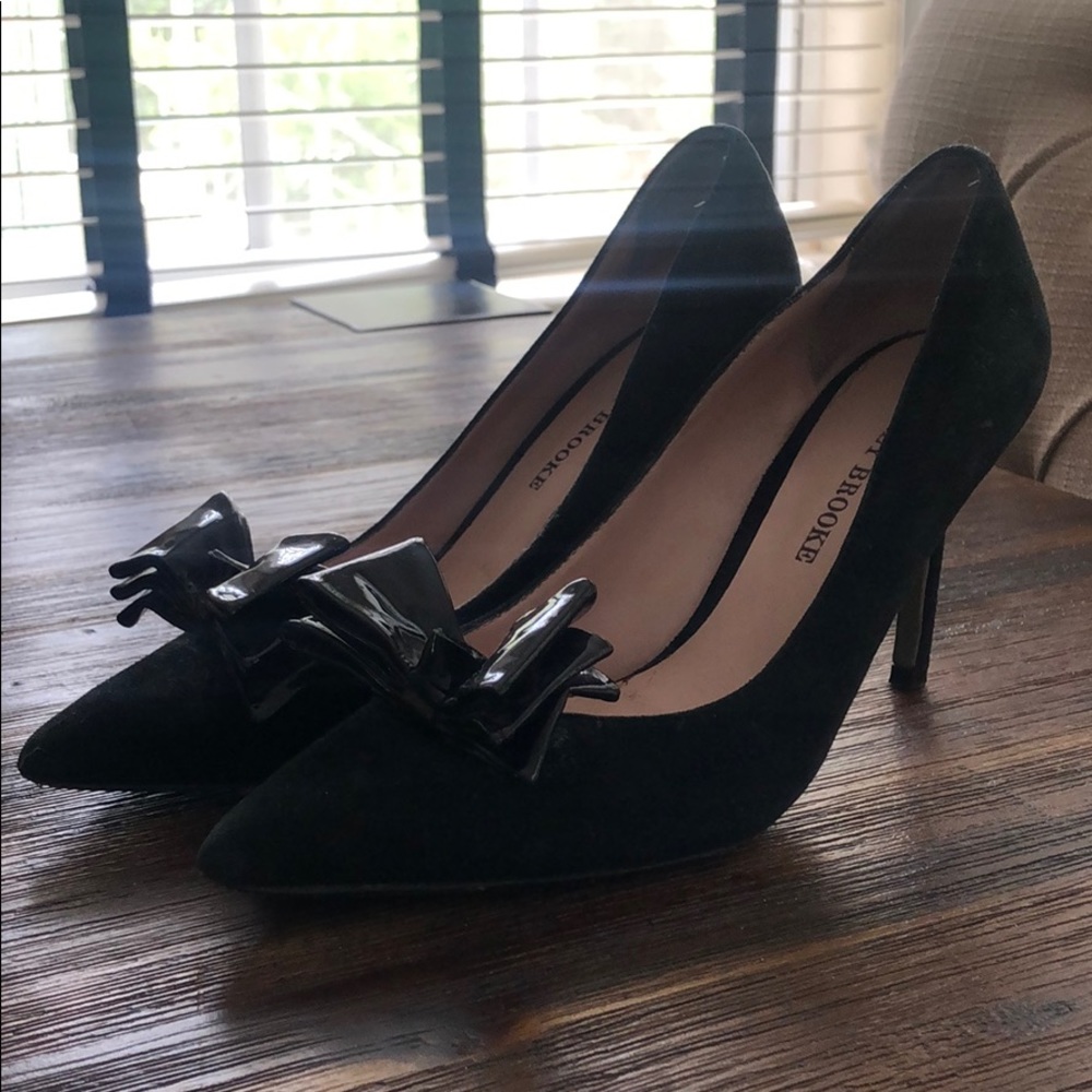 6.5 Audrey Brooke Black Suede Bow Heels